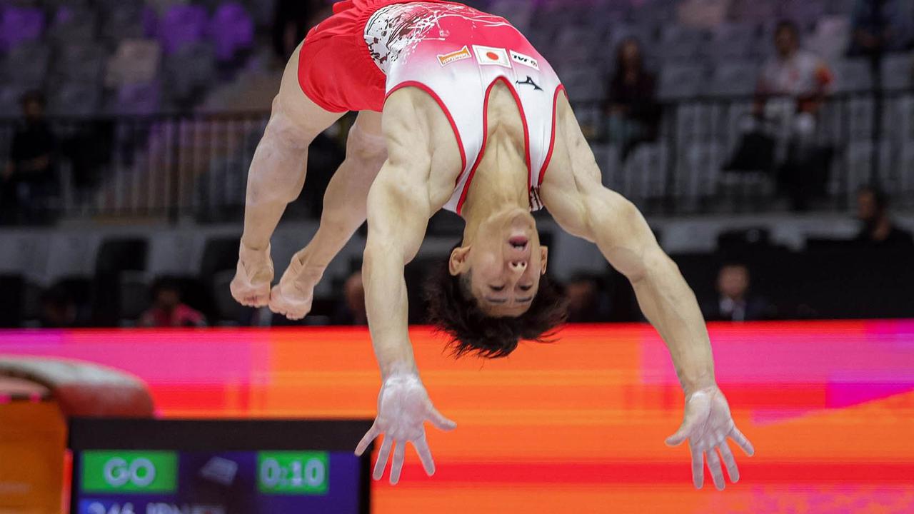 FOTO: Aksi Daiki Hashimoto Cetak Hattrick Emas di Kejuaraan Dunia Gimnastik Jakarta