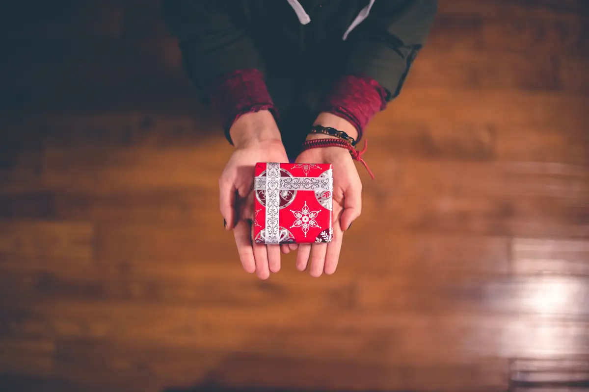 Ilustrasi kado Natal