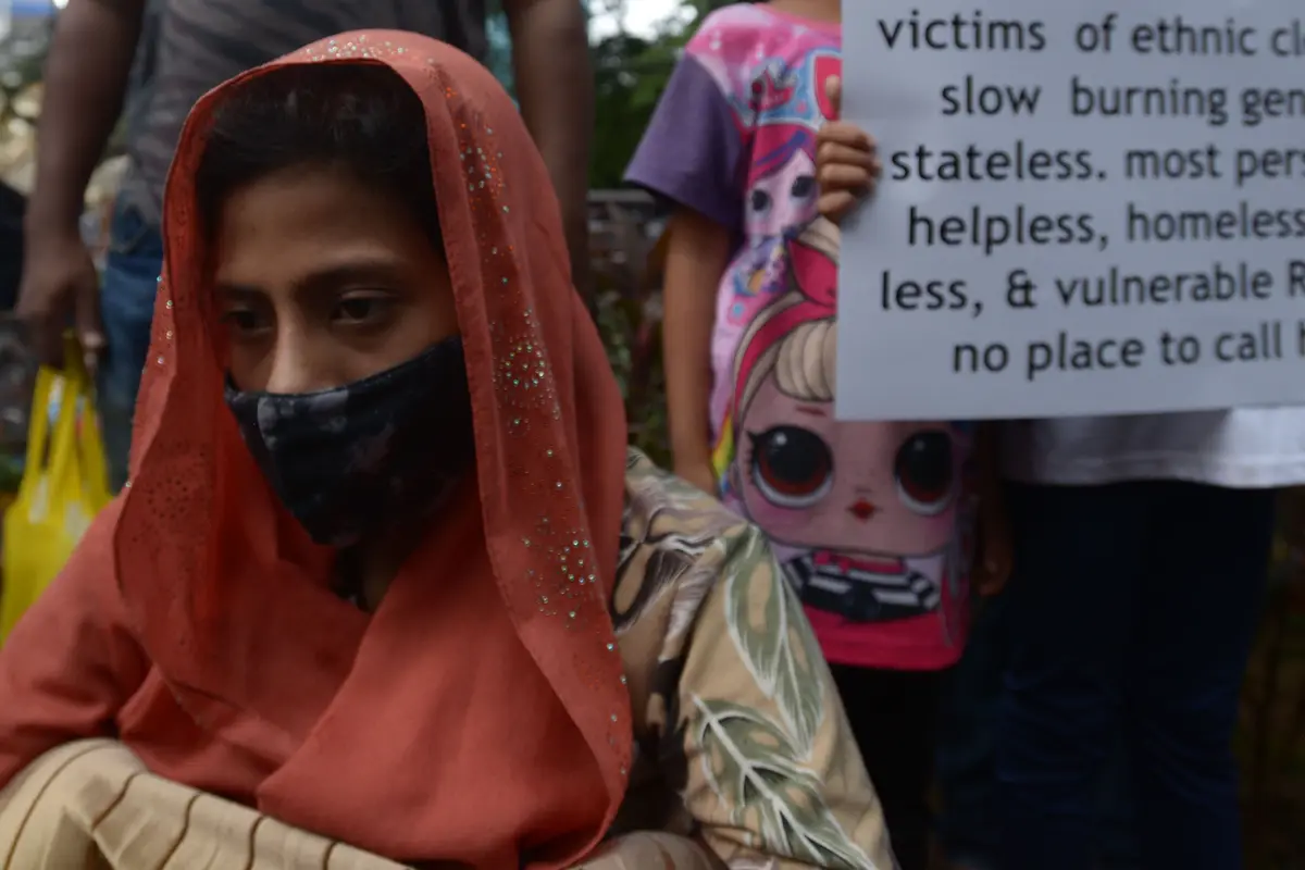 Unjuk Rasa Pengungsi Rohingya di Depan Gedung UNHCR