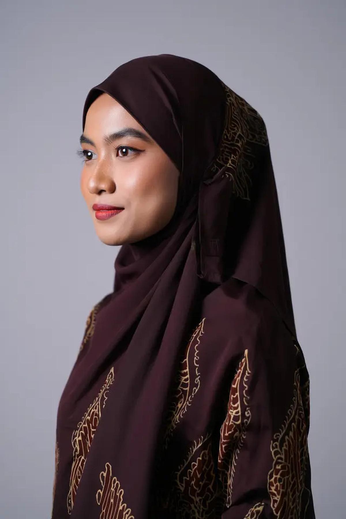 10 Model Gamis Batik Syar'i Slim Fit tapi Tetap Sopan, Kekinian di 2025