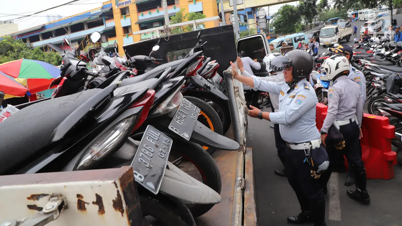 Razia Parkir Liar di Pasar Tanah Abang