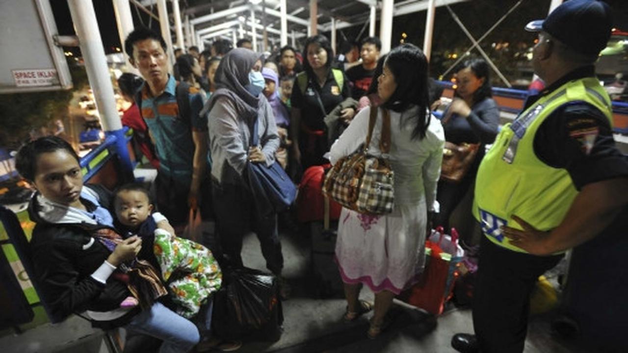 Ribuan pemudik padati Pelabuhan Merak