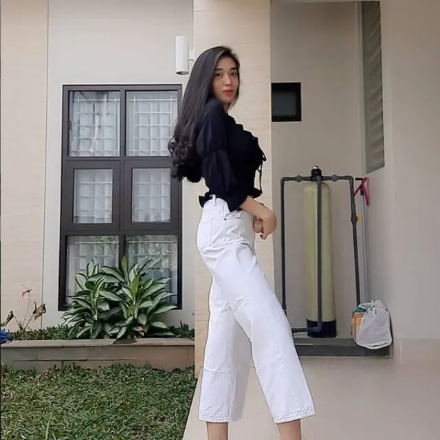6 Potret Syska Bowie, Gadis Viral TikTok yang Punya Tinggi 179 Cm