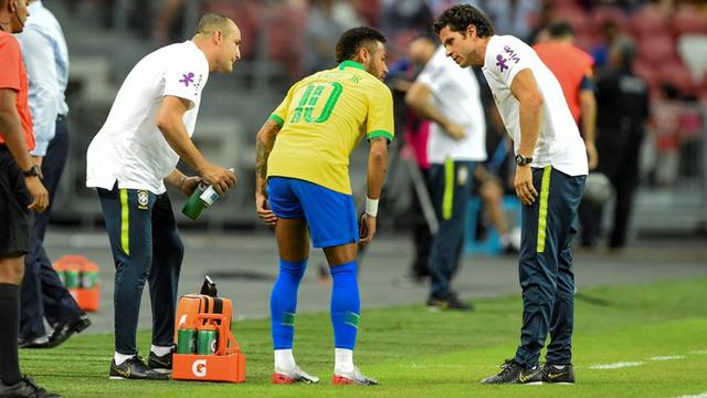 Penyerang Paris Saint-Germain, Neymar.