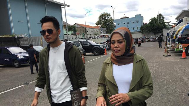 Elly Sugigi dan Aher (ist/ Munady Widjaja)