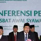 Menag Lukman Hakim Saifuddin (tengah) saat menyampaikan hasil sidang Isbat awal Syawal di Jakarta, Senin (4/7). Berdasar sidang isbat, 1 Syawal 1437 H jatuh pada Rabu (6/7). (Liputan6.com/Helmi Fithriansyah)