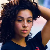 Simak selengkapnya perbedaan jerawat, komedo, dan bruntusan. (Foto: Unsplash.com/Ayo Ogunseinde).