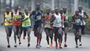 Peserta Internasional mengikuti lomba lari Milo Jakarta International 2017 di kawasan Kuningan, Jakarta, Minggu (23/7/2017). Ajang lomba lari tersebut diikuti 15.000 peserta dengan kategori 5K, 10K dan Family Run 1,7K. (Bola.com/M Iqbal Ichsan)