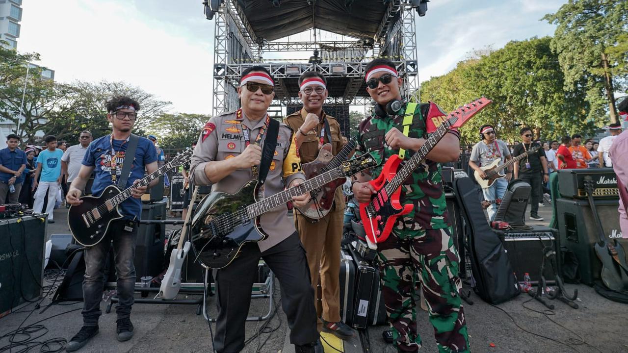 1.300 Lebih Musisi Lampung Unjuk Gigi Bareng di Saburai Grand Jam 2025 Pecahkan Rekor MURI
