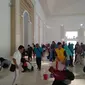 Ribuan ASN Batam dikerahkan bersihkan Masjid kebanggaan warga Batam. (foto: Liputan6.com/ajang nurdin)