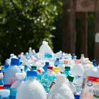 Ilustrasi Mengkonsumsi Bahan Plastik Credit: Pexels.com/Mali