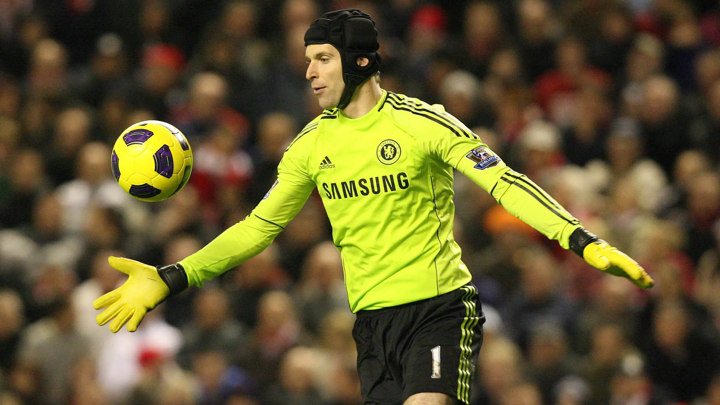 Petr Cech diboyong Chelsea saat berusia 22 tahun dengan nilai transfer sembilan juta poundsterling. Selama 11 musim kiper asal Ceska itu menjadi andalan The Blues. (EPA/Lindsey Parnaby)