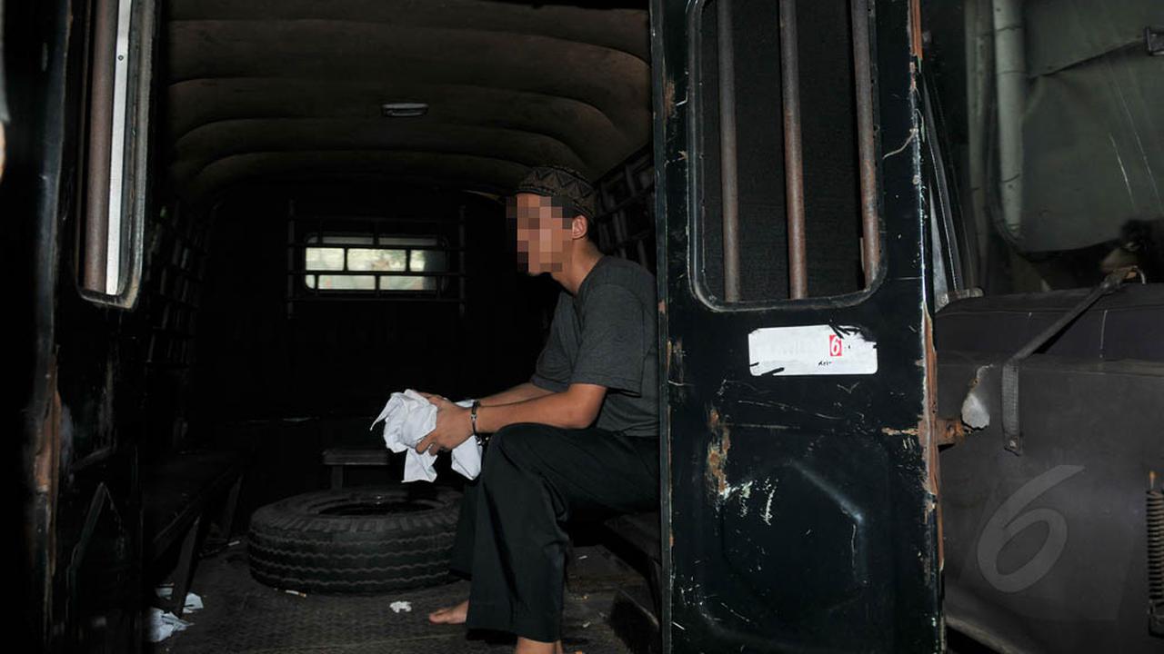 Wajah Pucat Tersangka Kasus Pelecehan Seksual JIS Saat Sidang