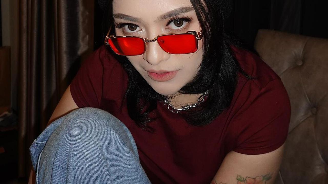 7 Potret Terbaru Nathalie Holscher Berambut Pendek, Makin Cocok dengan Gaya Tomboi - Makin Swag