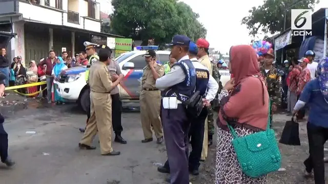 Direktorat Lalu Lintas Polda Jawa Tengah langsung melakukan olah tempat kejadian perkara, di lokasi kecelakaan truk hantam sejumlah pengendara dan rumah warga yang menewaskan 12 orang di Brebes, Jawa Tengah, Senin pagi.