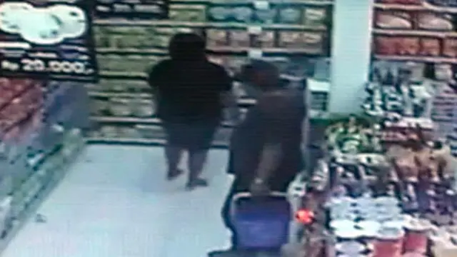 Komplotan Pengutil Minimarket Tertangkap Kamera