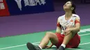 Reaksi kecewa tunggal putri Indonesia, Ester Nurumi Tri Wardoyo setelah dikalahkan wakil Jepang, Aya Ohori pada partai ketiga laga pamungkas Grup C Piala Uber 2024 di Hi-Tech Zone Sports Centre Gymnasium, Chengdu, China, Rabu (1/5/2024). Ester Nurumi Tri Wardoyo kalah dalam tiga gim (21-14, 20-22 dan 18-21). (AP Photo/Ng Han Guan)