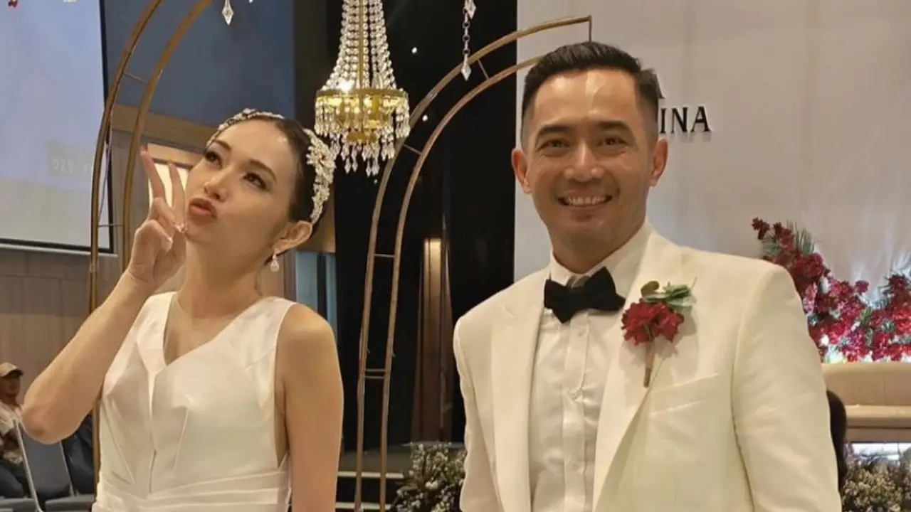 Potret Pernikahan Yama Carlos dan Carina Ivola (credit: https://www.instagram.com/carinaivola/)