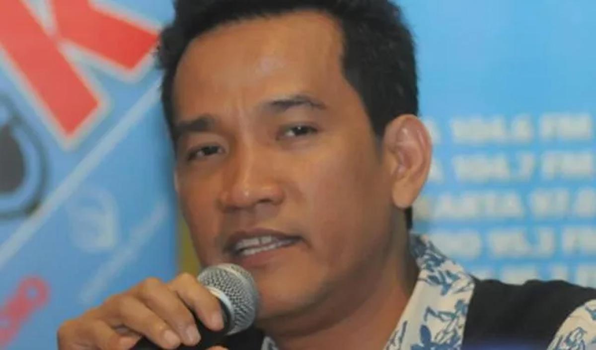 Dalam laporannya, Lisman mengaku turut menyerahkan sejumlah barang bukti di antaranya 1 flash disk berisi dua video dan pernyataan Rocky Gerung yang tersebar di media.