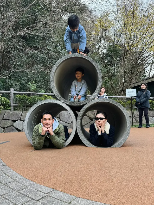 7 Potret Isyana Sarasvati dan Afgan di Jepang, Seru Main Bareng Doraemon