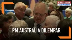 Seorang perempuan, 25 tahun, nekad melemparkan sebuah telur kepada Perdana Menteri Australia Scott Morrison. Aksi pelemparan telur ini terjadi di sebuah acara kampanye yang dilakukan Morrison.