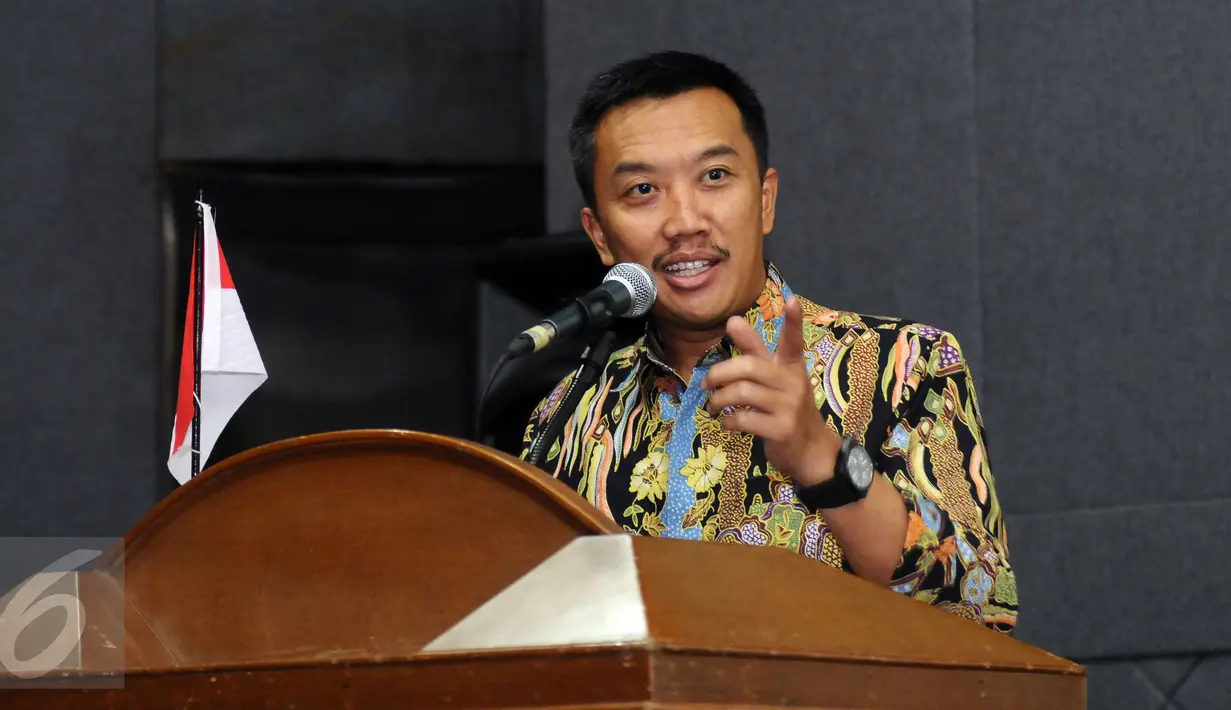 Menpora Imam Nahrawi memberi sambutan jelang penyerahan Official World Record Certificate kepada Jefri Setiawan yang berhasil mencatat rekor dunia baru di Auditorium Kemenpora, Jakarta, Kamis (14/11). (Liputan6.com/Helmi Fithriansyah)