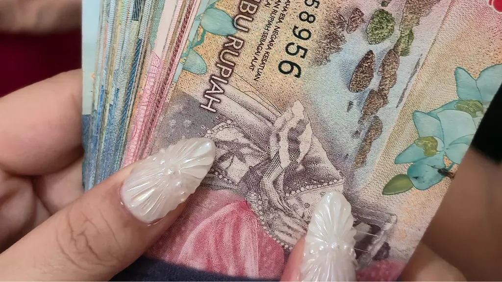 Masyarakat diimbau untuk lebih waspada terhadap berbagai modus penipuan digital yang kerap memanfaatkan momentum meningkatnya transaksi. [Dok/Canva.com/sugarccane].