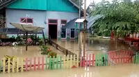 Banjir akibat curah hujan yang tinggi melanda sebagian wilayah Kabupaten Buol, Sulawesi Tengah pada Kamis (2/1/2020 ). (Liputan6.com/ Heri Susanto)