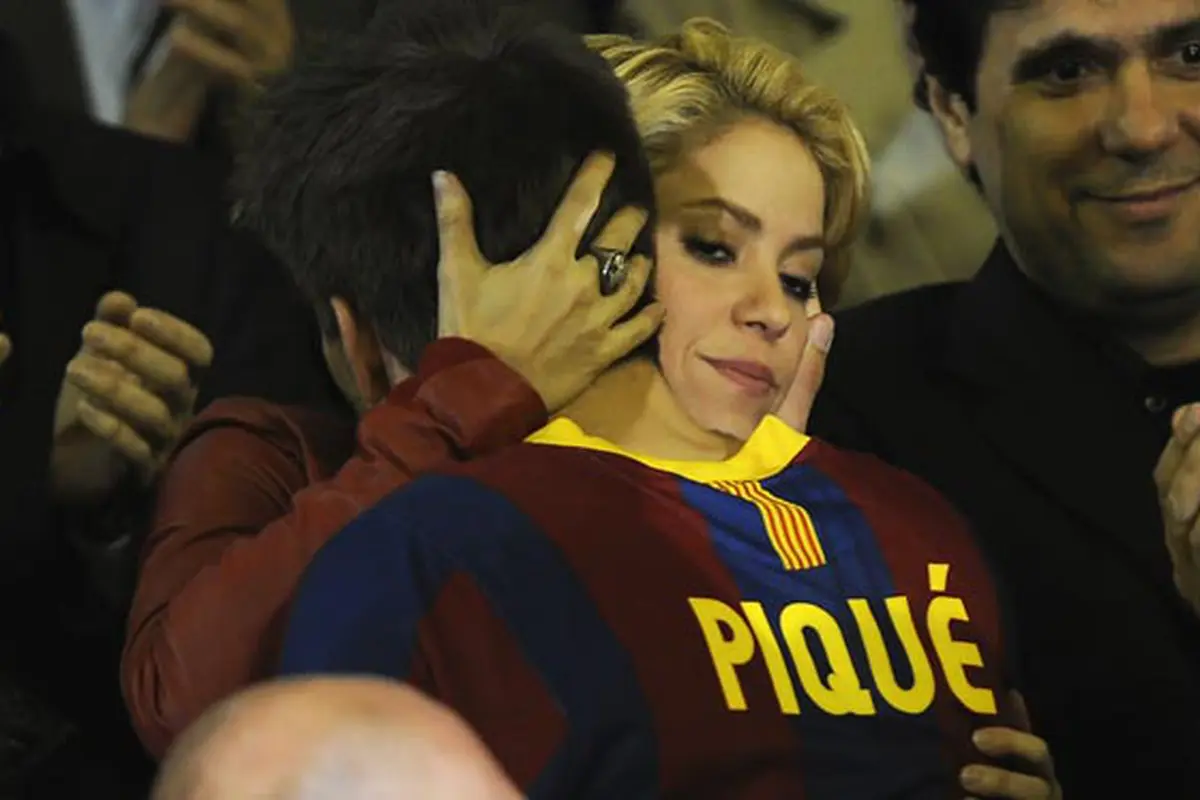 shakira-pique120920-logo