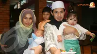 Serunya Puput Melati `Stripping` Urusi Anak