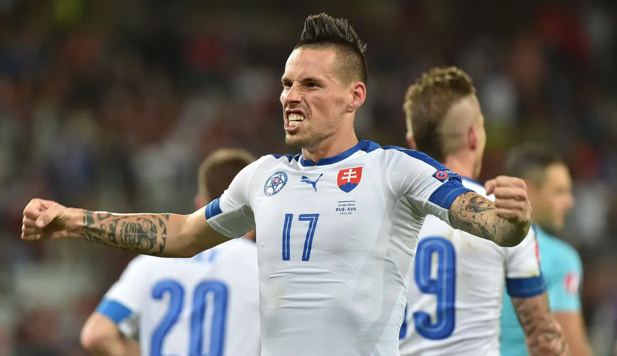 Marek Hamsik - Gelandang jangkar Timnas Slovakia ini mengoleksi 126 caps internasional bersama negaranya. Ia menjadi salah satu aktor penting ketika mengantarkan Slovakia lolos ke babak 16 besar Piala Dunia 2010, setelah membungkam Italia dalam fase grup. (Foto: AFP/Philippe Huguen)