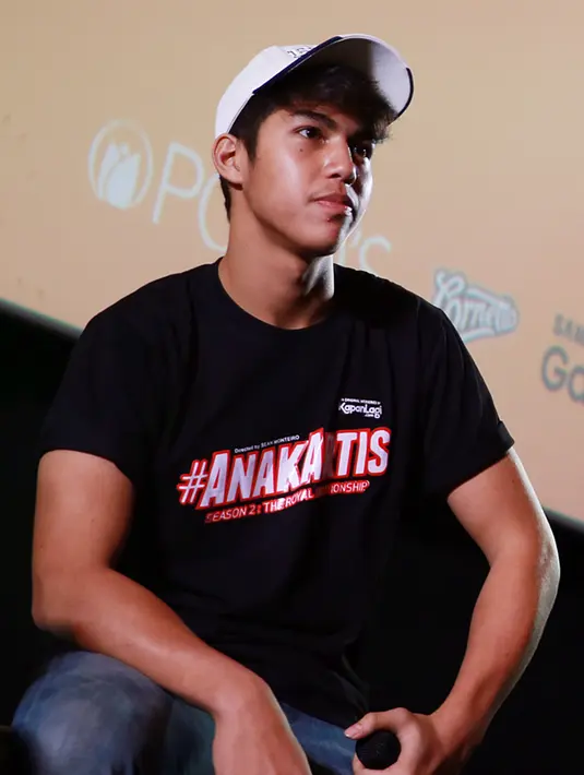  "Bangga dan susah sebenarnya. Karena kita harus melebihi popularitas orangtua kita. Kalau enggak bakal dianggap payah. Orangtuanya bisa, masa anaknya enggak bisa," ujar El. (Deki Prayoga/Bintang.com)