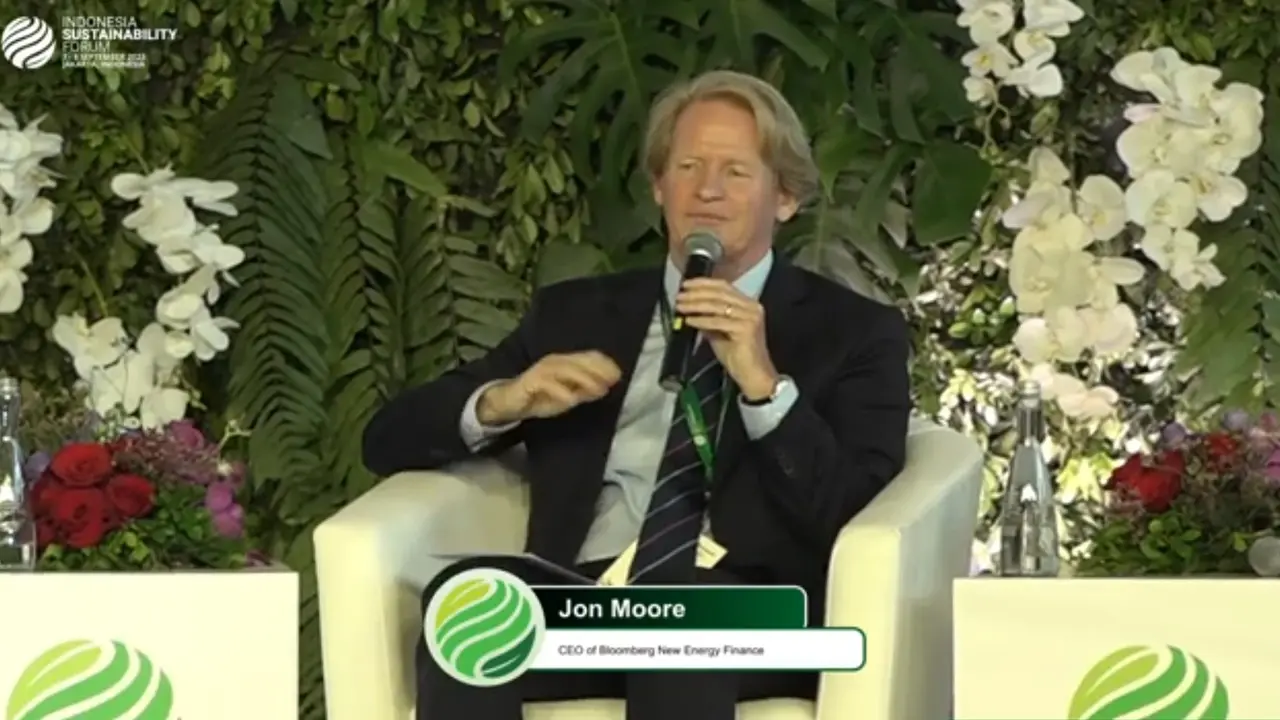 CEO BloombergNEF Jon Moore mengungkap ada peluang bisnis yang besar dalam membangun infrastruktur hijau kedepannya