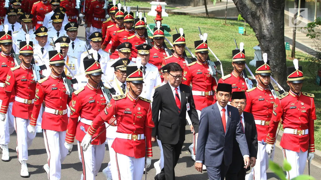 Jokowi Lantik 9 Gubernur dan Wakil Gubernur di Istana Negara