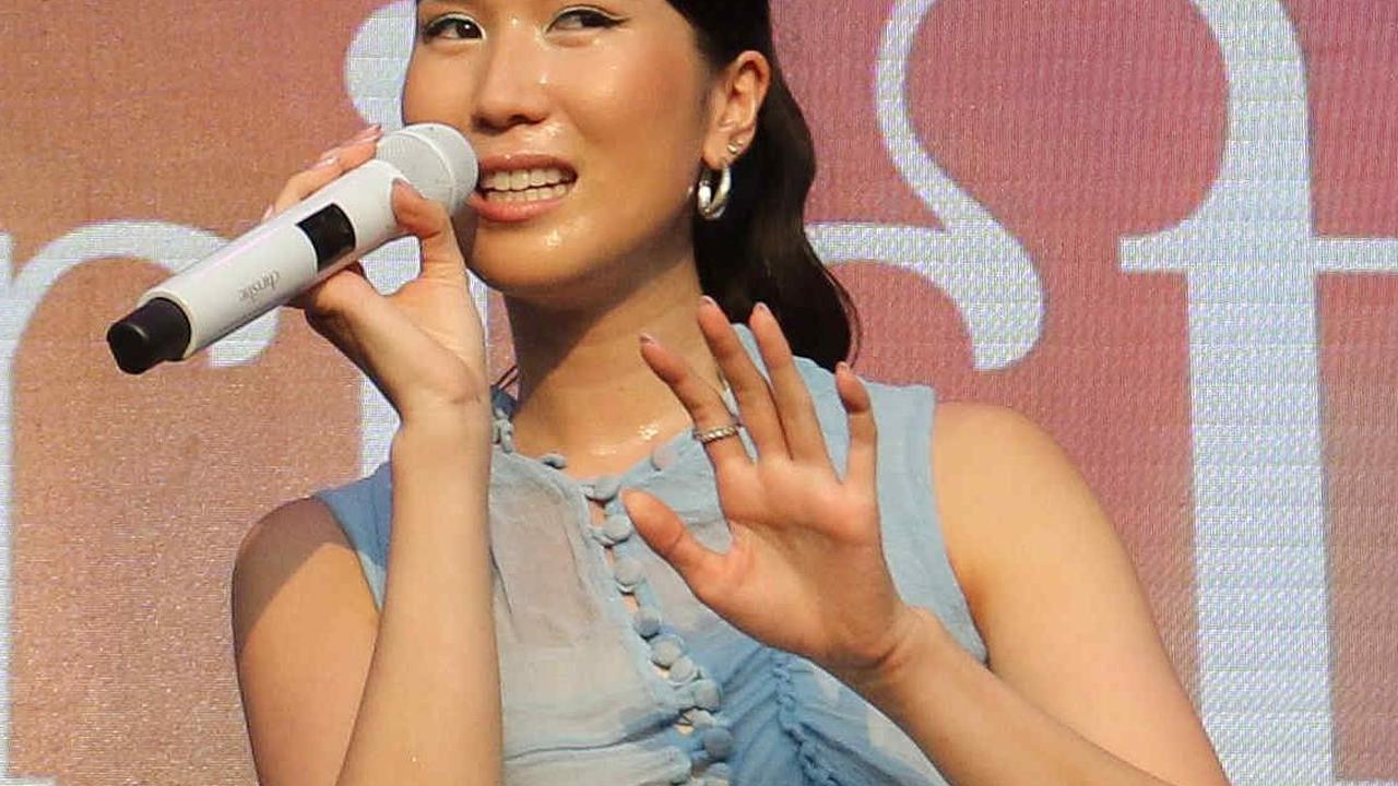 Christie tampil menyemarakkan salah satu panggung musik KapanLagi Buka Bareng BRI Festival 2024. (Liputan6.com/Herman Zakharia)