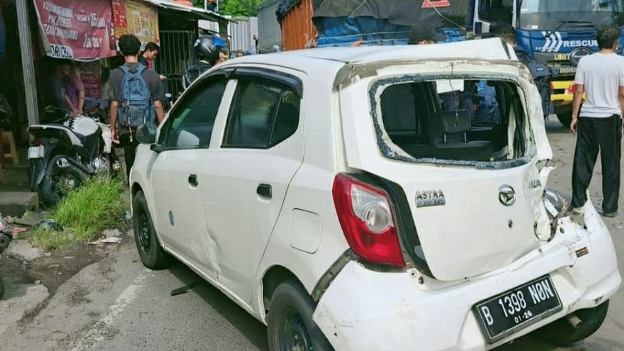 Dua Orang Meninggal dalam Kecelakaan Beruntun Karawang Libatkan 13 Kendaraan, Truk Overload Diduga Penyebab