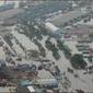 7 Potret Terkini Banjir Rob Semarang Akibat Tanggul Tanjung Mas Jebol (Sumber: Twitter/dinistiyani)