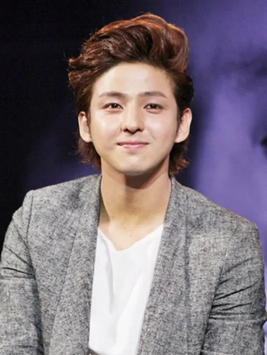 Meski sudah hengkang dari boyband yang telah membesarkan namanya, Kim Ki Bum lebih memilih merintis solo karier. (soompi/Bintang.com)