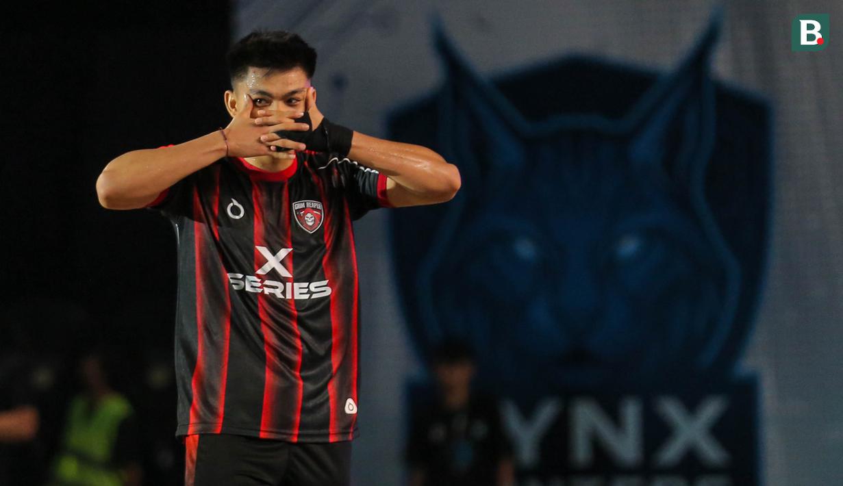 Pemain Grim Reaper, Sanjaya merayakan golnya ke gawang Lynx Hunters dalam laga Futsal X Series 2 di GOR UNJ, Rawamangun, Jakarta, Sabtu (17/01/2026). (Bola.com/Bagaskara Lazuardi)