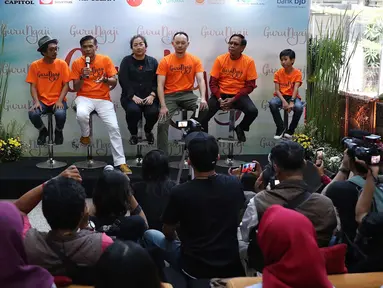 Para Pemain film Guru Ngaji memberi keterangan pers di Jakarta, Rabu (14/3). Film ini bercerita tentang keikhlasan, kejujuran, dan toleransi dari kehidupan seorang guru ngaji. (Liputan6.com/Immanuel Antonius)