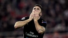 Ekspresi striker Arsenal, Olivier Giroud, merayakan gol yang dicetaknya ke gawang Olympiacos dalam lanjutan Grup F Liga Champions di Stadion Georgios Karaiskakis, Piraeus, Yunani, (9/12/2015). (AFP/Angelos Tzortzinis)