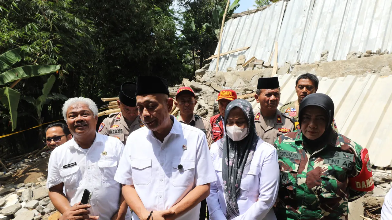 Santunan Senilai Rp62 Juta Disalurkan Wamensos untuk Korban Tewas Ambruknya Majelis Taklim di Bogor