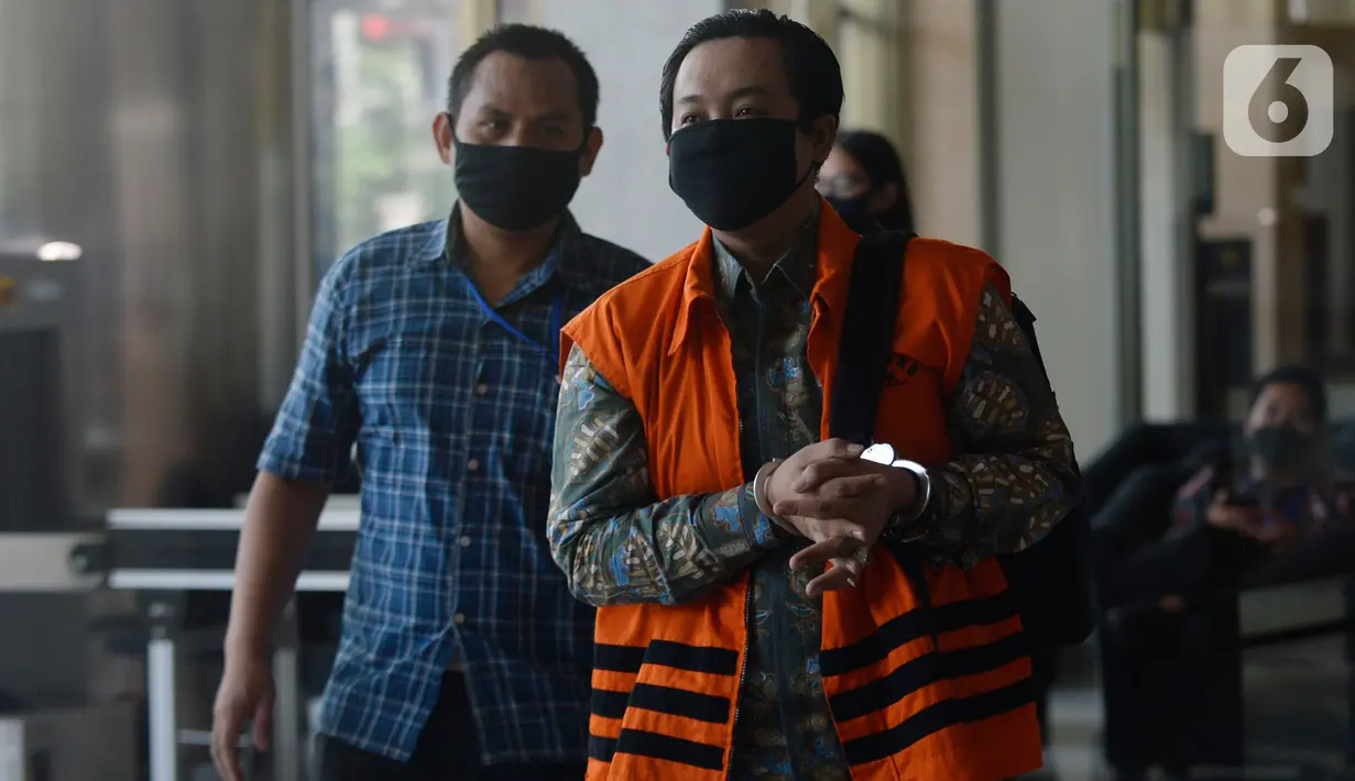 Terdakwa Miftahul Ulum tiba untuk menjalani sidang tuntutan secara online di Gedung KPK, Jakarta, Kamis (4/6/2020). Asisten pribadi mantan Menteri Pemuda dan Olahraga (Menpora) Imam Nahrawi itu akan menghadapi tuntutan kasus dugaan suap dana hibah KONI. (merdeka.com/Dwi Narwoko)