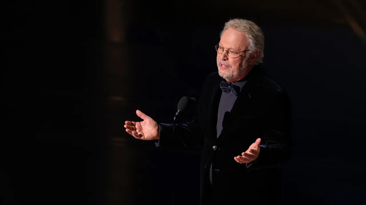 Billy Crystal di Piala Oscar 2026. (KEVIN WINTER / GETTY IMAGES NORTH AMERICA / Getty Images via AFP)