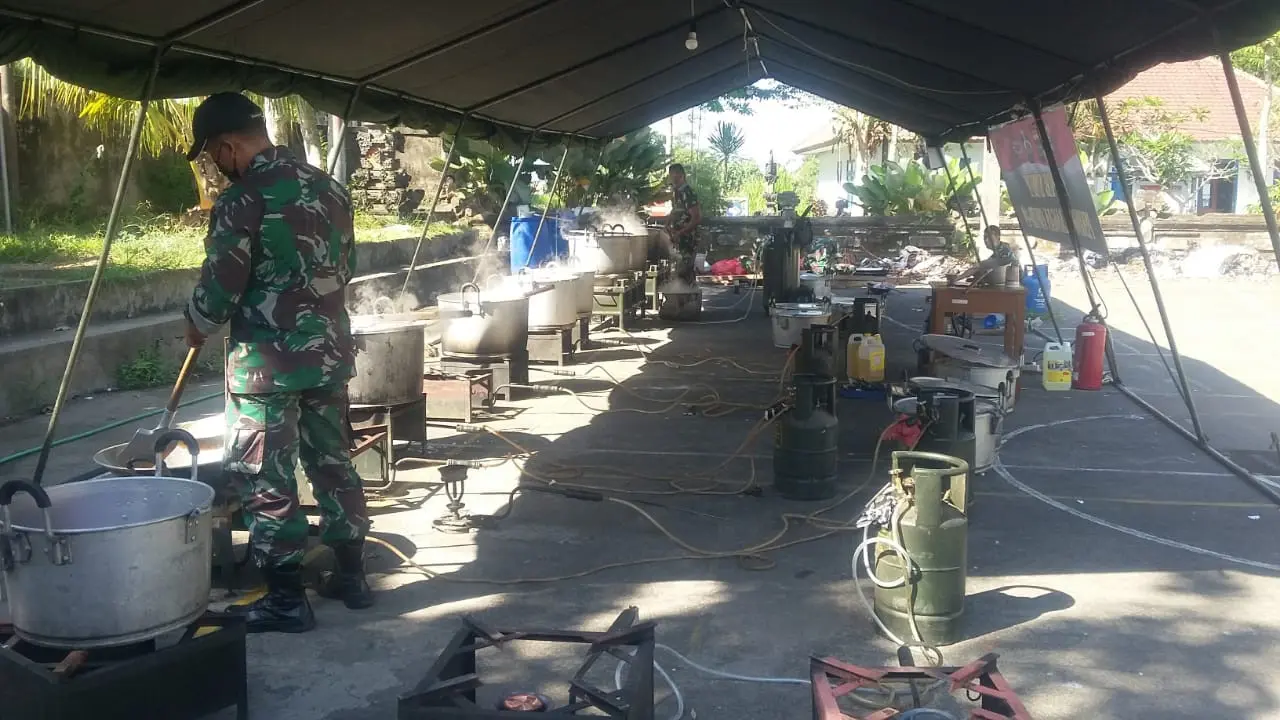 Dapur umum desa diisolasi di Bangli
