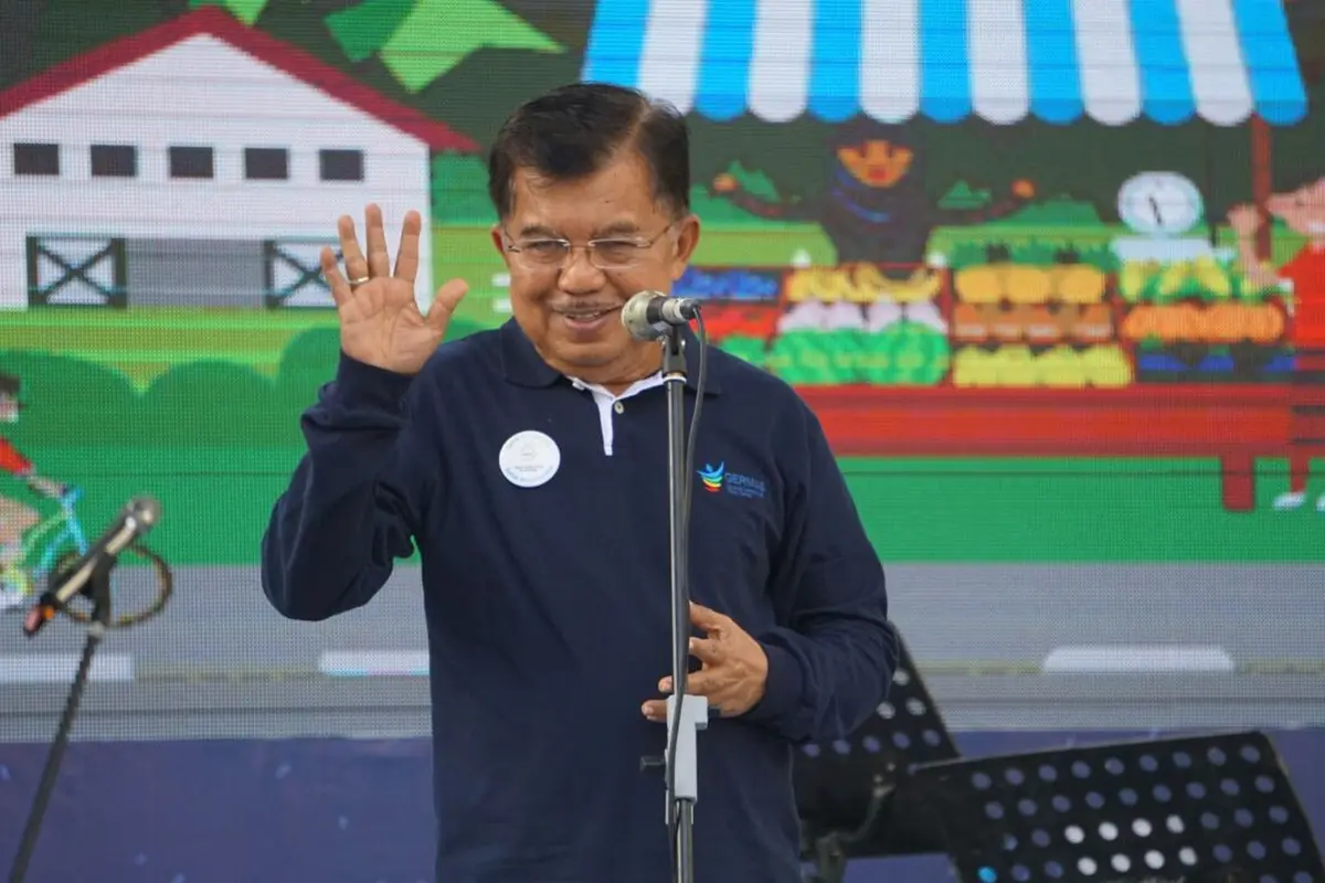 Peringatan Hari Kesehatan Nasional (HKN) Wakil Presiden Jusuf Kalla (JK) menyampaikan agar masyarkat membiasakan hidup sehat.