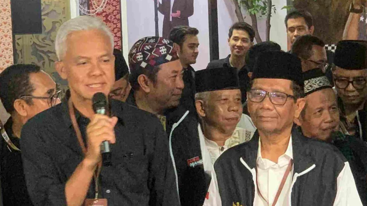 TOP  NEWS: Mahfud Beda Jalan dengan Ganjar Soal Hukum Era Jokowi | Terkuak Rahasia Dana Kampanye