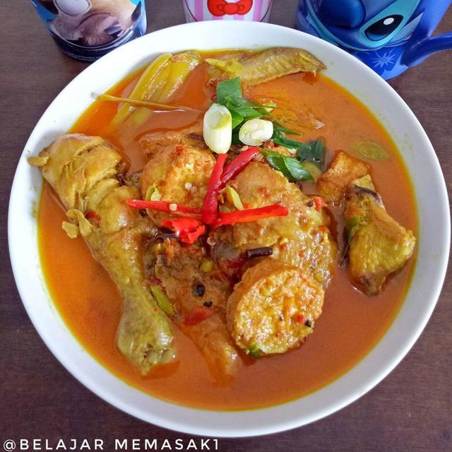 Semangkuk kare ayam