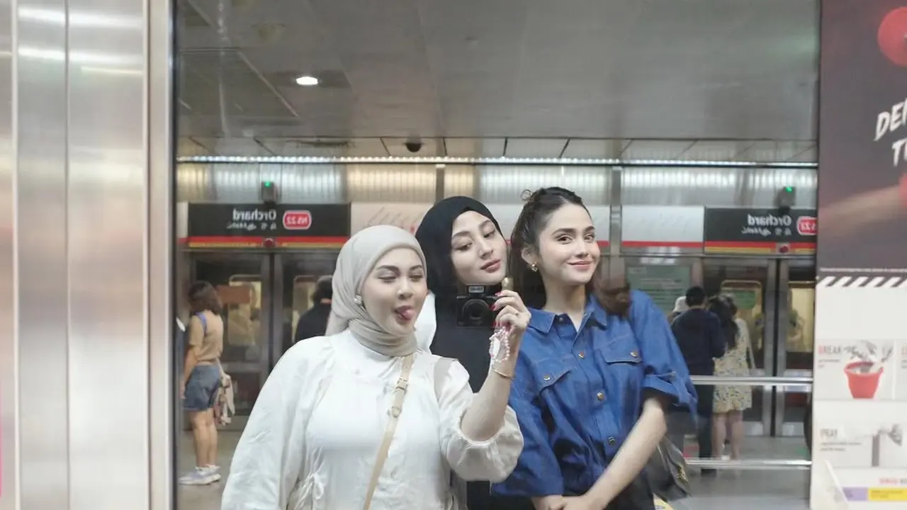 Bestie Trip ke Singapura, Gaya Kompak Syifa Hadju, Margin Wieheerm, dan Kesha Ratuliu Jadi Sorotan