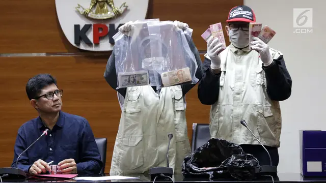 KPK Perlihatkan Barang Bukti OTT Jaksa